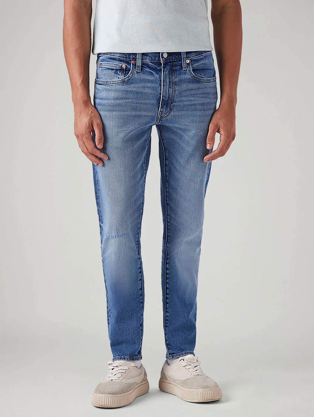 Men's 512 Light Blue Slim Tapered Fit Mid Rise Jeans - Image 3
