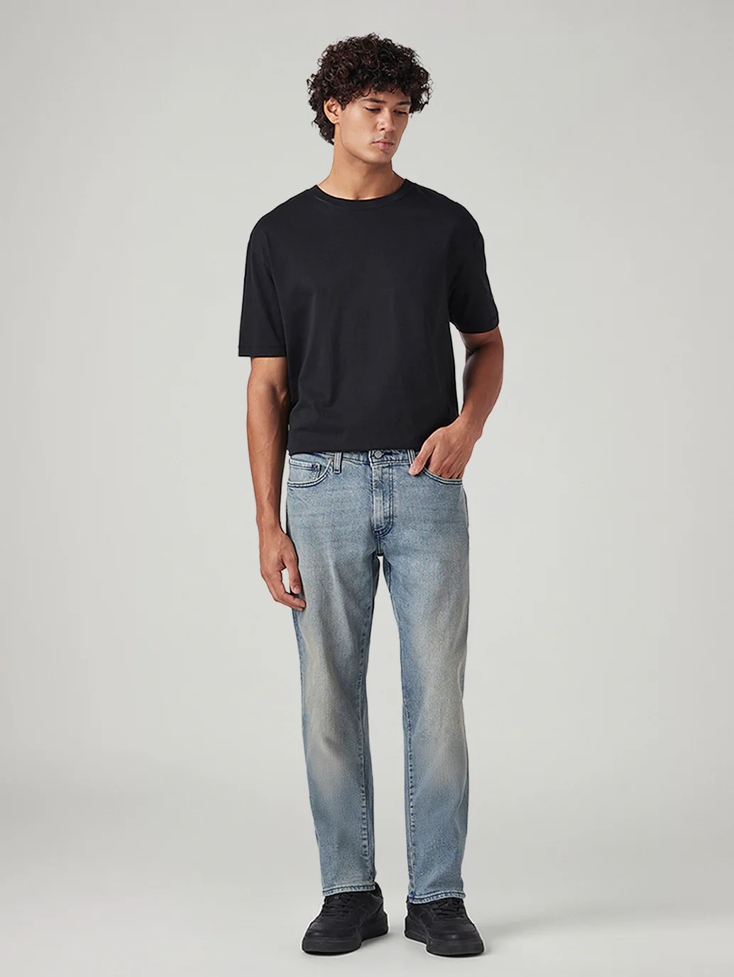 Men's 541 Med Indigo Athletic Tapered Fit Mid Rise Commuter Jeans - Image 2