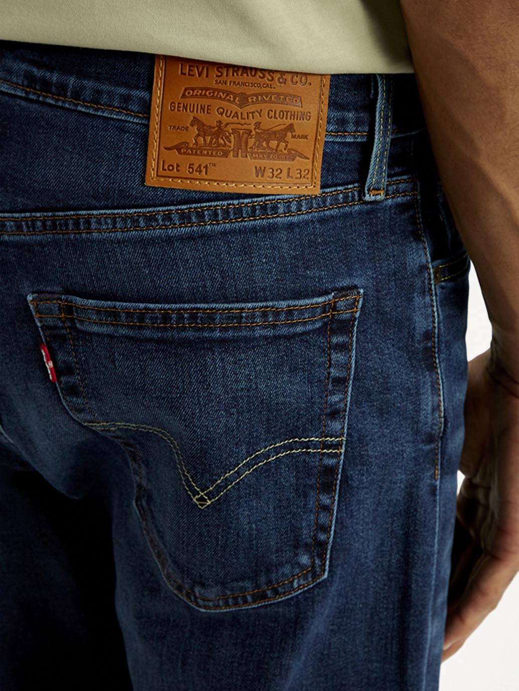 Men's 541 Med Indigo Athletic Tapered Fit Mid Rise Selvedge Jeans - Image 6