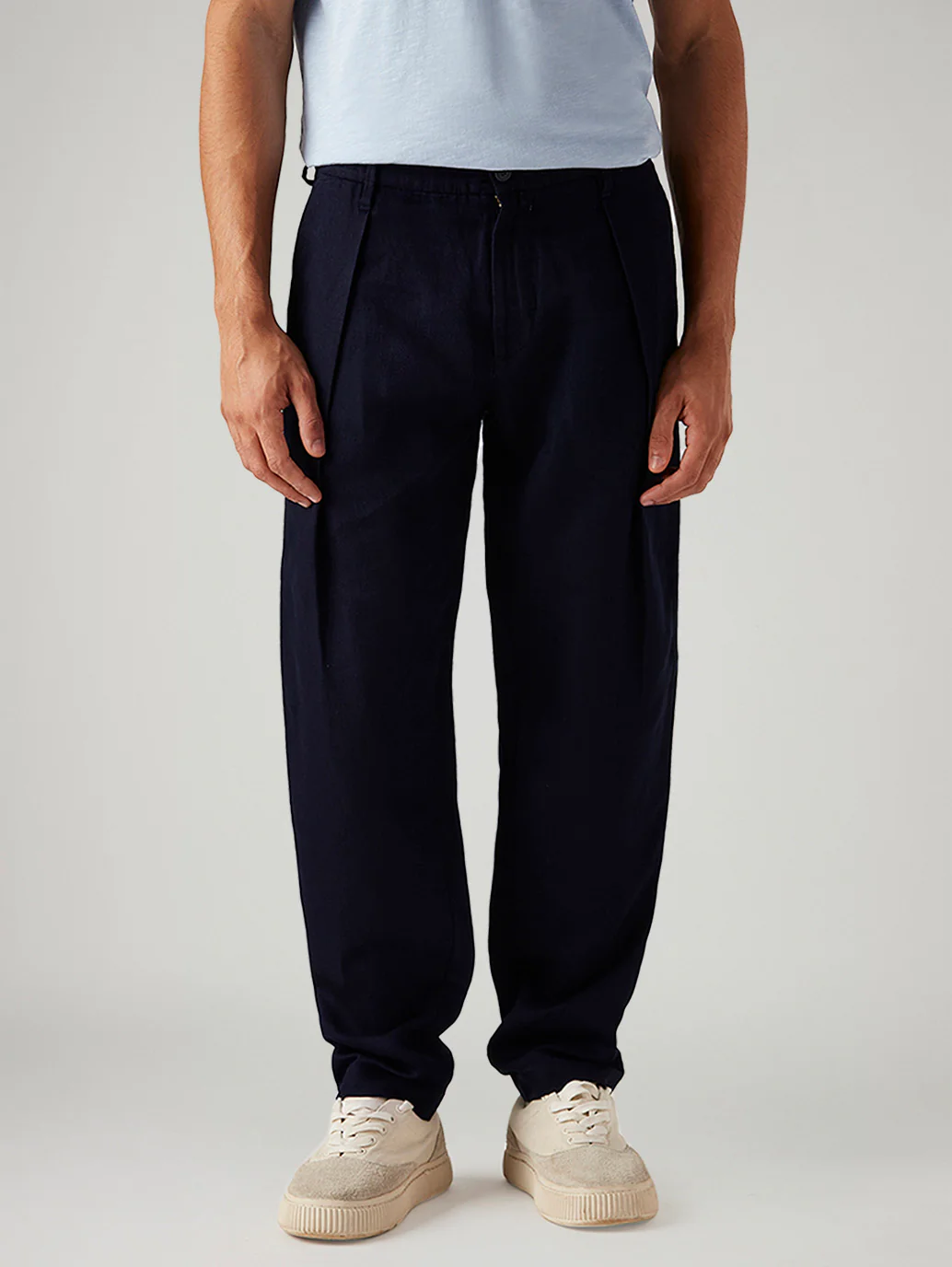 Men's 550 Indigo Relaxed Fit Mid Rise Linen Trousers - Image 3