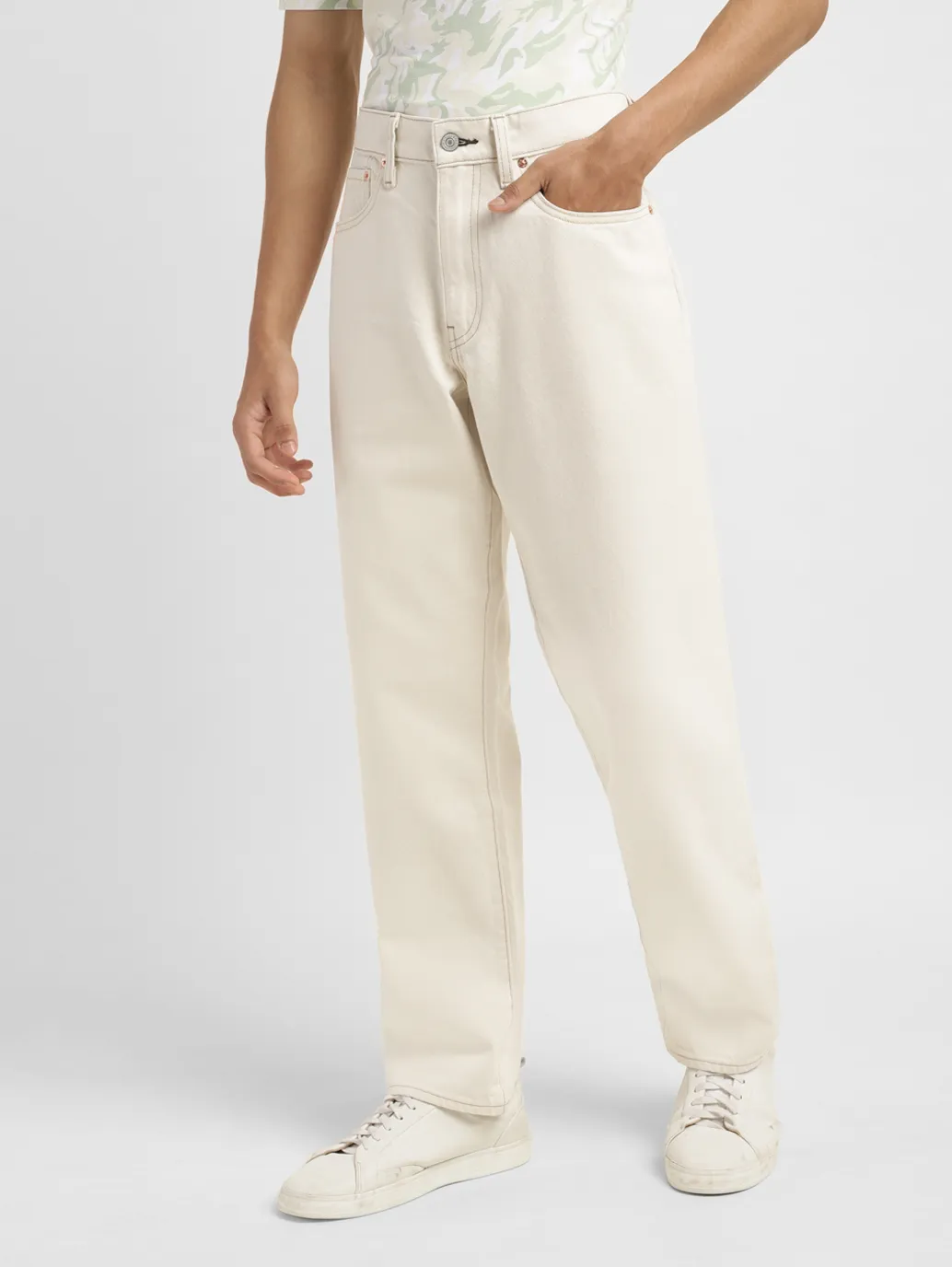 Men's 550 Beige Loose Fit Mid Rise Jeans - Image 4