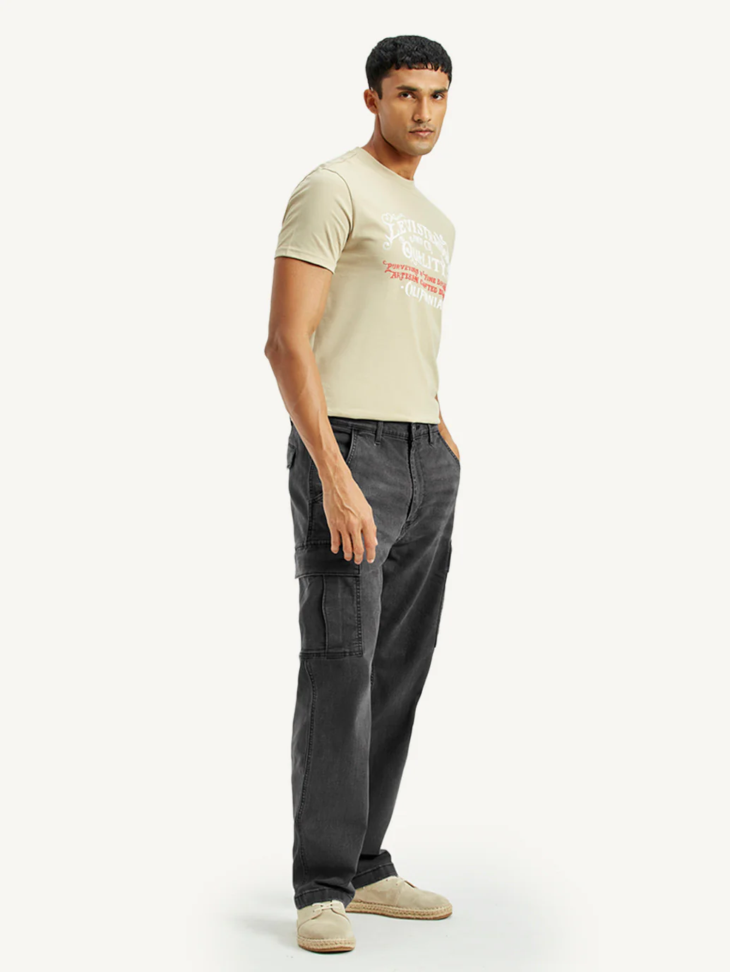 Men's Black Tapered Fit Mid Rise Cargo Jeans - Image 6
