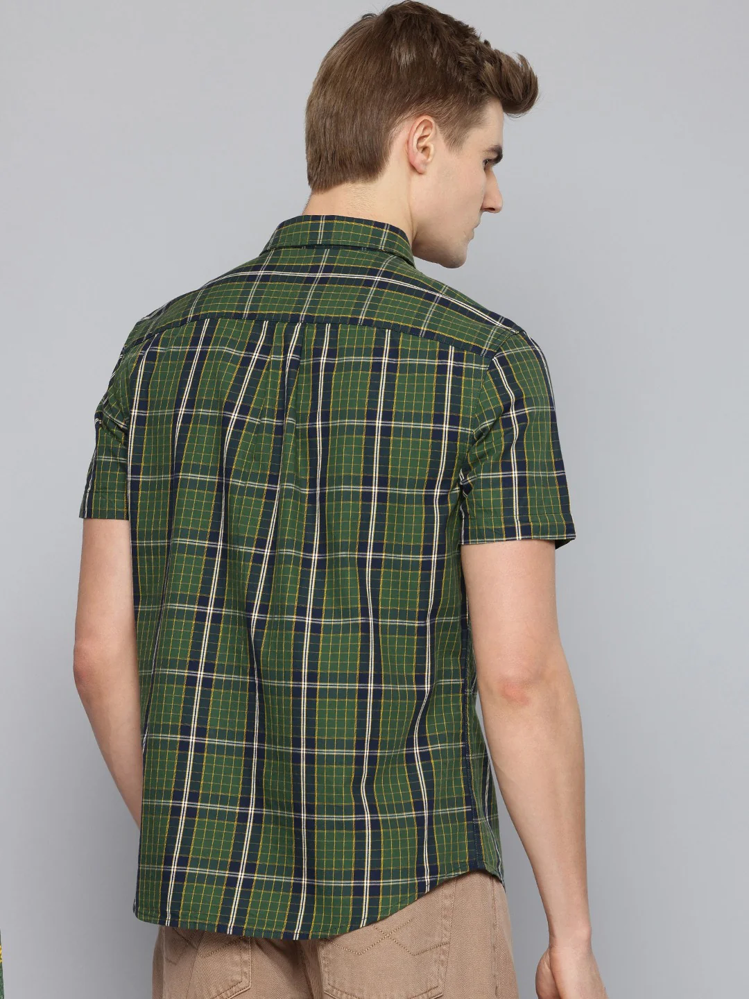Men's Checkered Spread Collar Shirt - Image 4