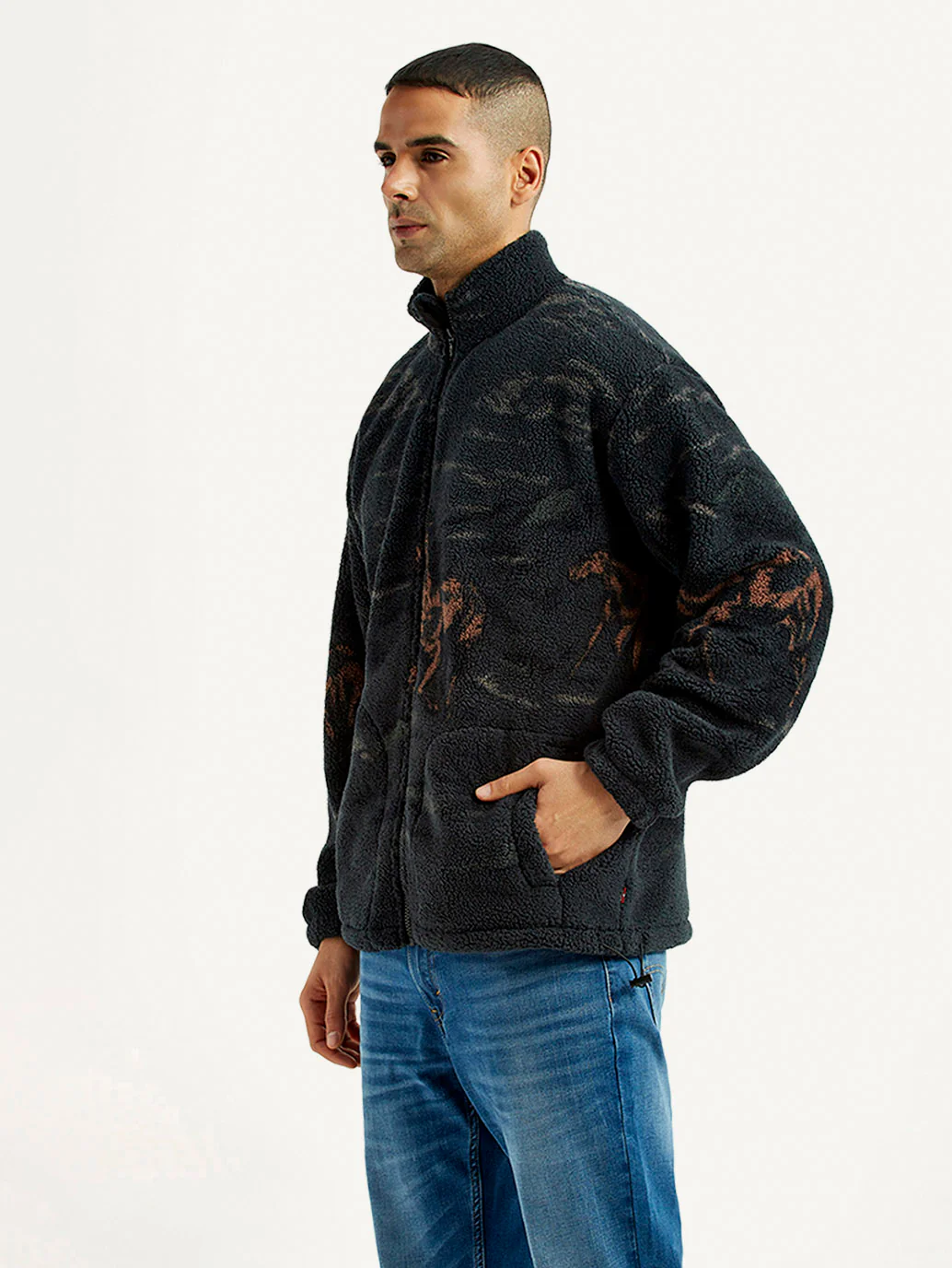 Men's Graphic Loose Fit Sherpa Sweatshirt - Image 5