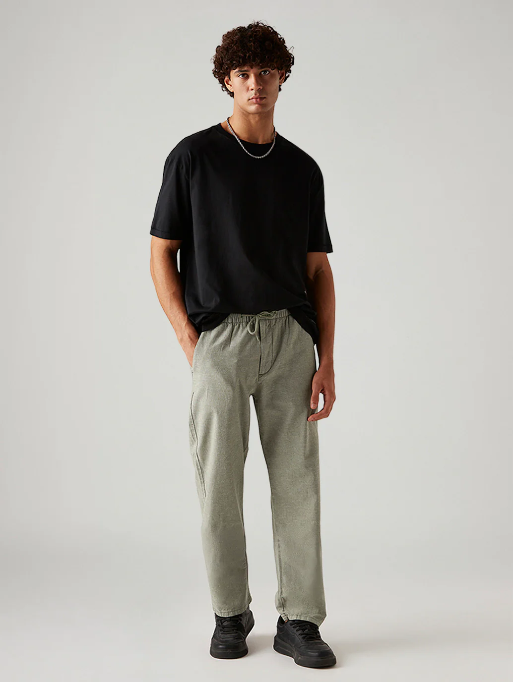 Men's Green Loose Straight Fit Mid Rise Linen Chinos