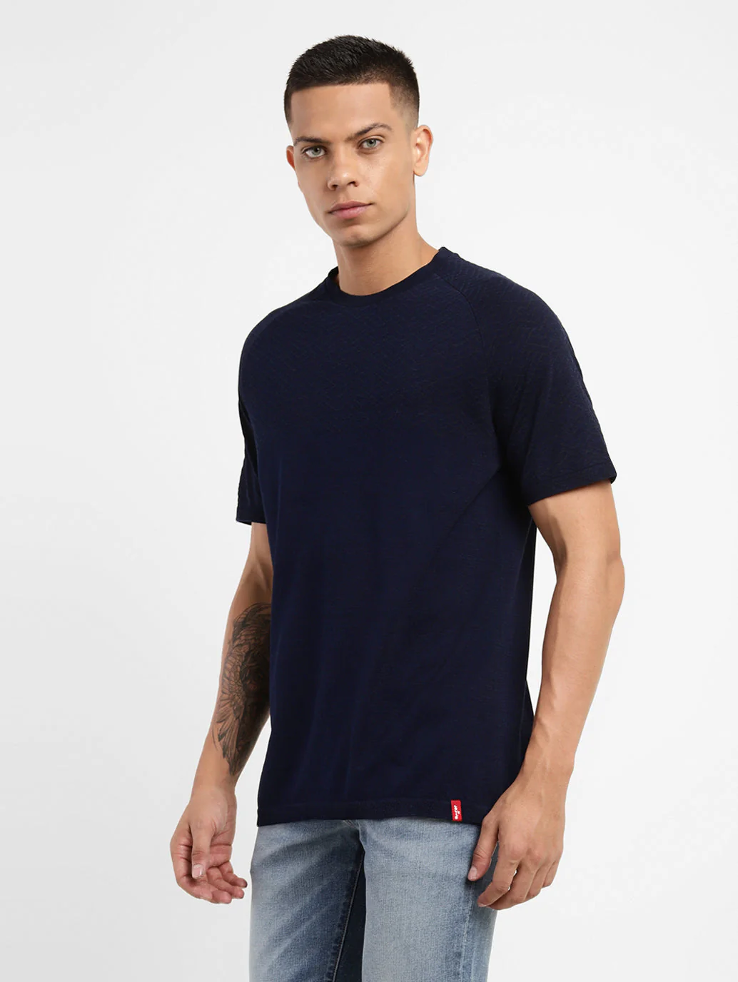 Men's Solid Crew Neck T-shirt - Image 4