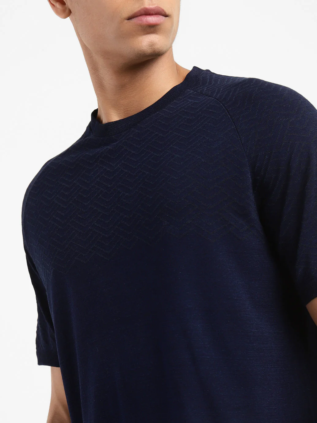 Men's Solid Crew Neck T-shirt - Image 5