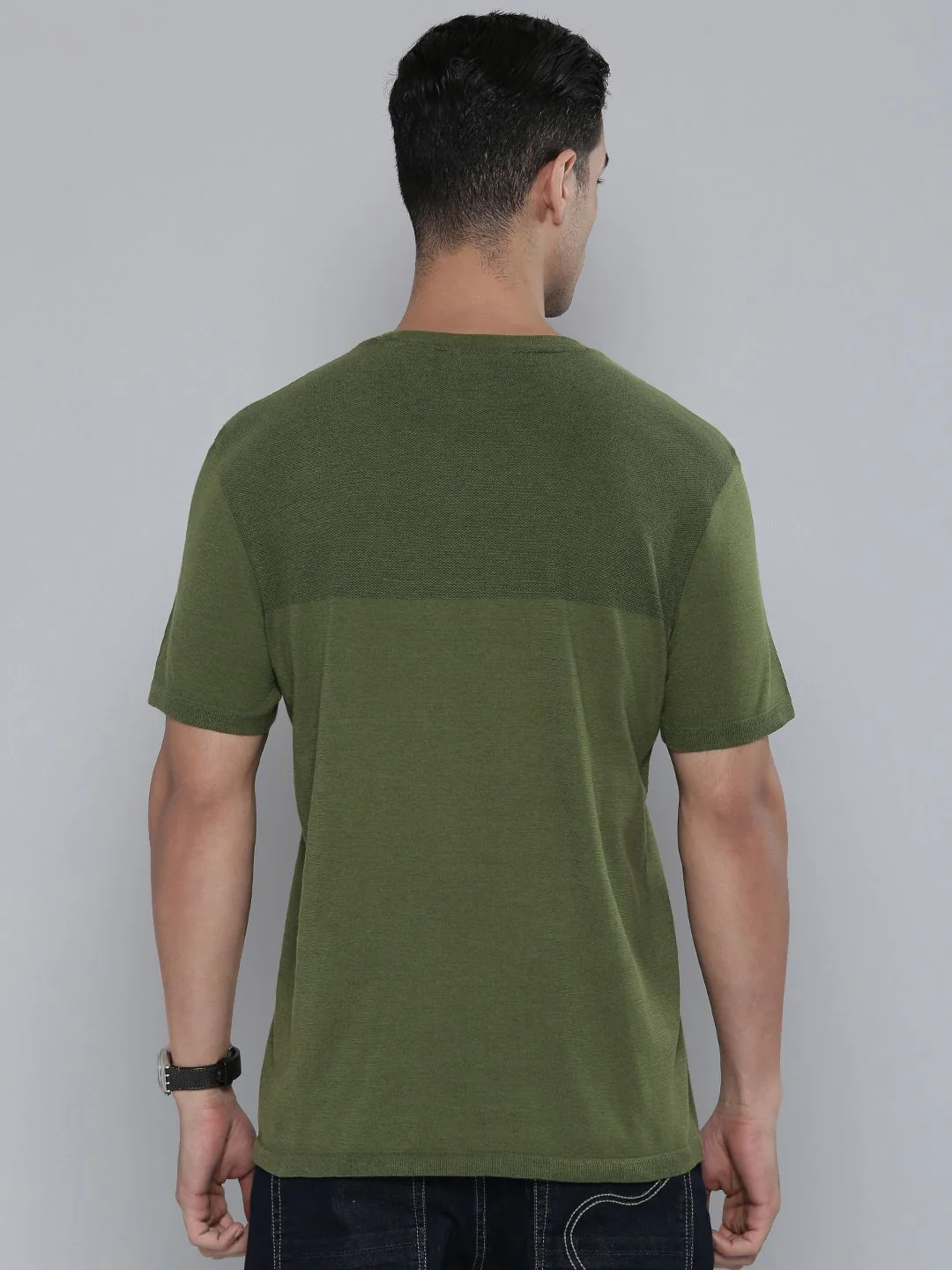 Men's Solid Crew Neck T-shirt - Image 4