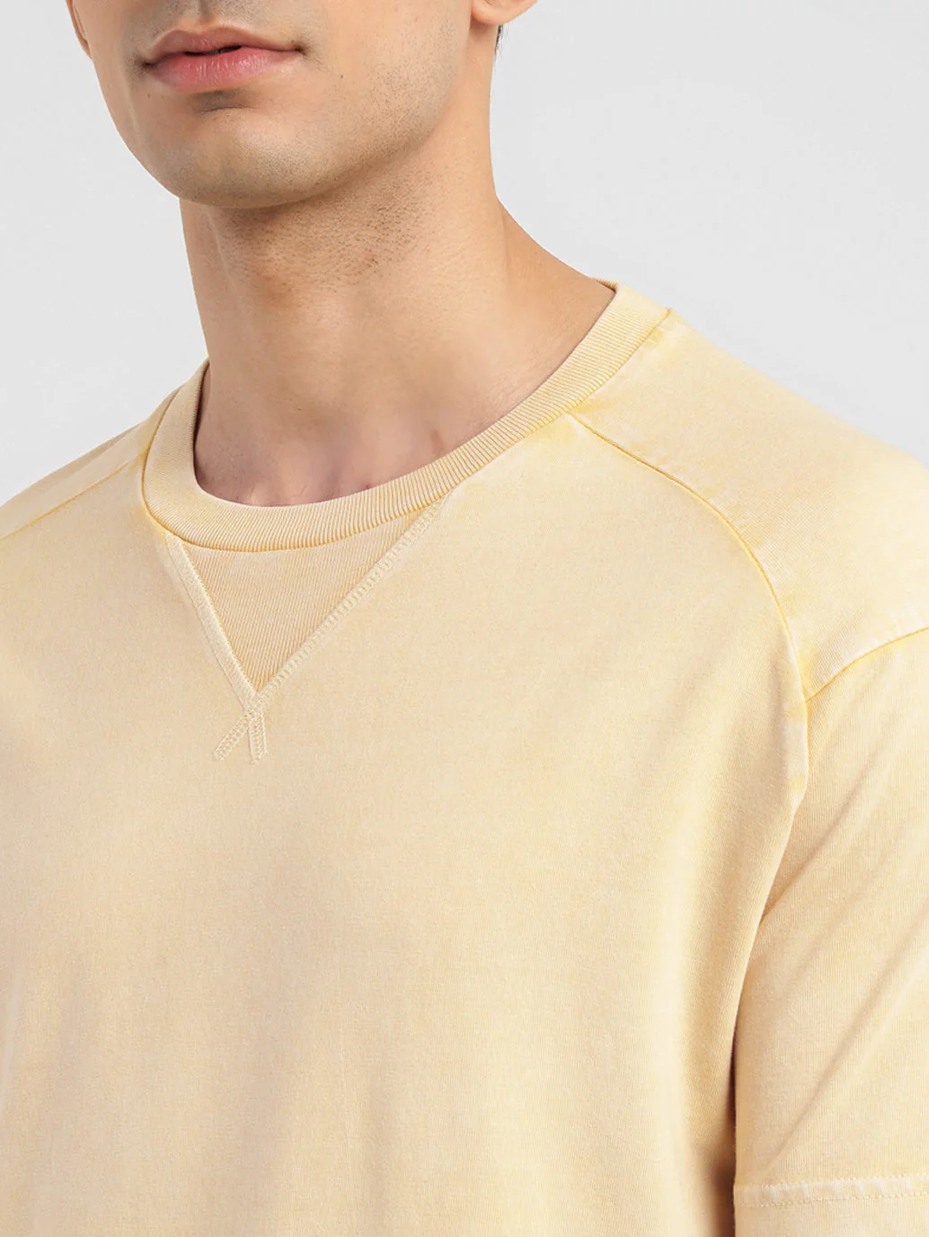 Men's Solid Crew Neck T-shirt - Image 4