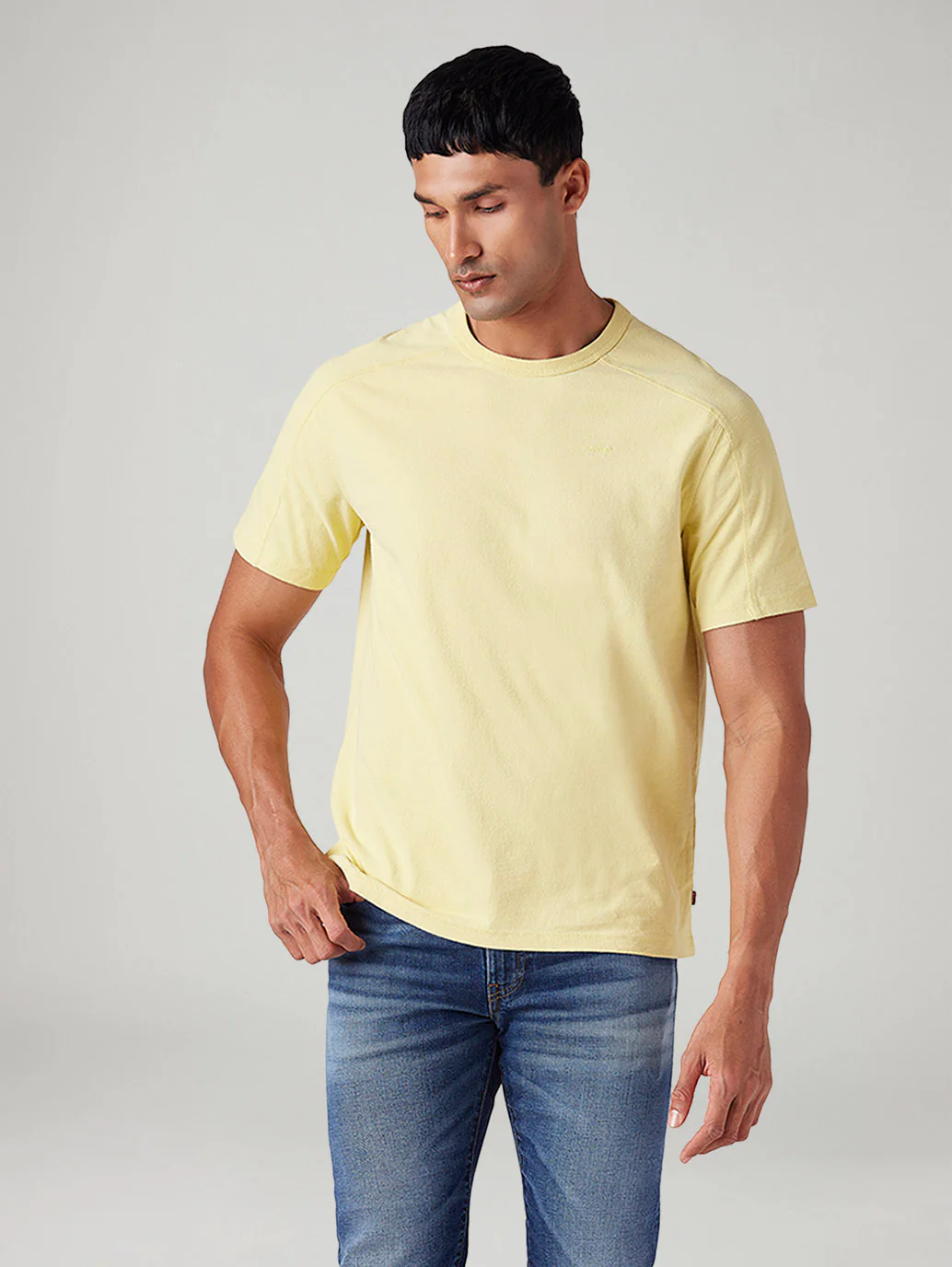 Men's Solid Regular Fit Commuter T-Shirt - Image 2