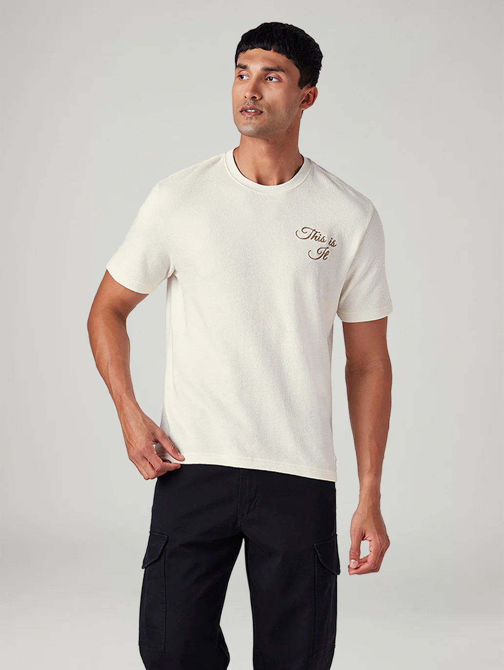 Men's Solid Regular Fit Textured T-Shirt - Image 2