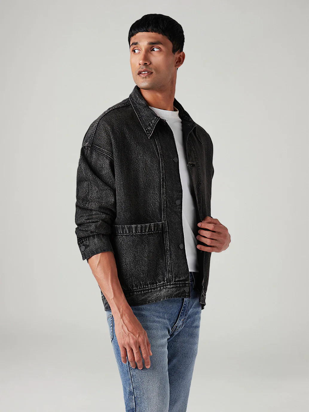 Men's Solid Relaxed Fit Denim Jacket - Image 5