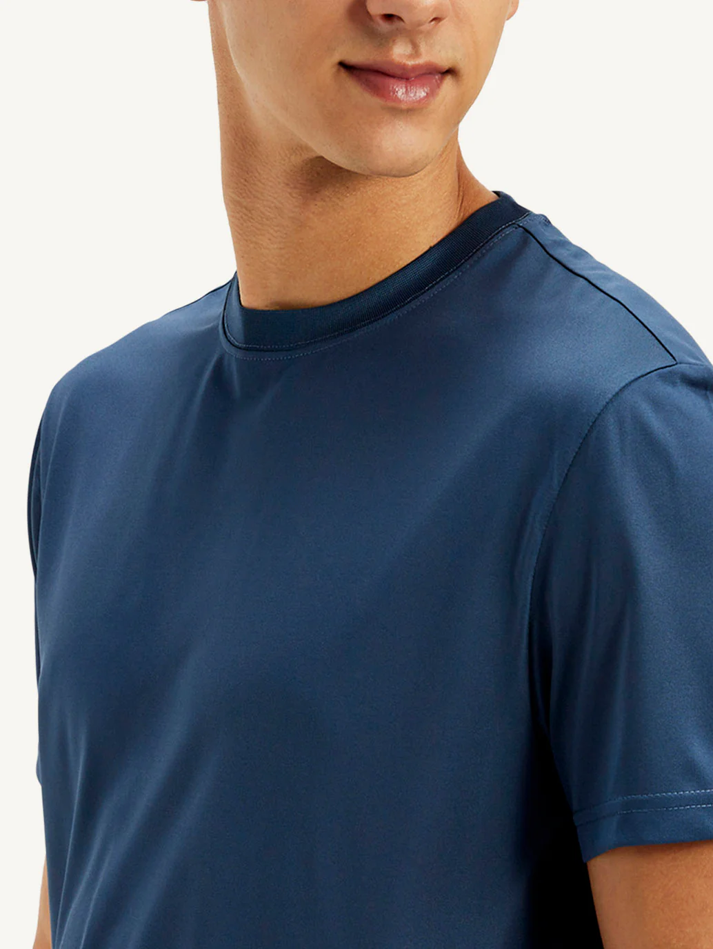 Men's Solid Round Neck T-Shirt - Image 4