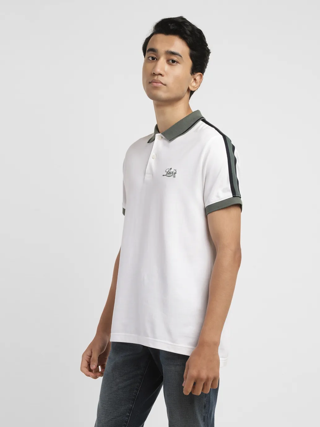 Men's Solid Slim Fit Polo T-shirt - Image 4