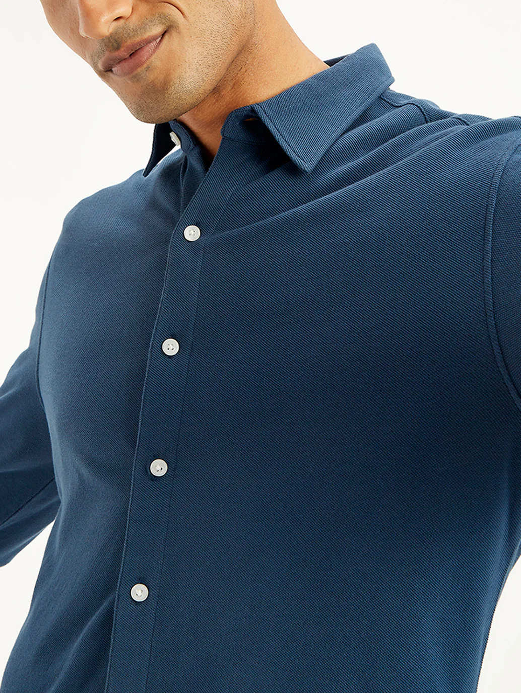 Men's Solid Slim Fit Shirt - Image 4