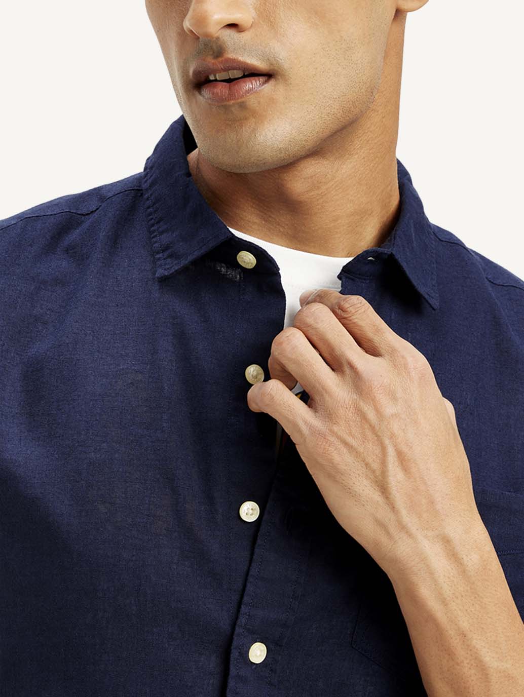 Men's Solid Slim Fit Linen Shirt - Image 4
