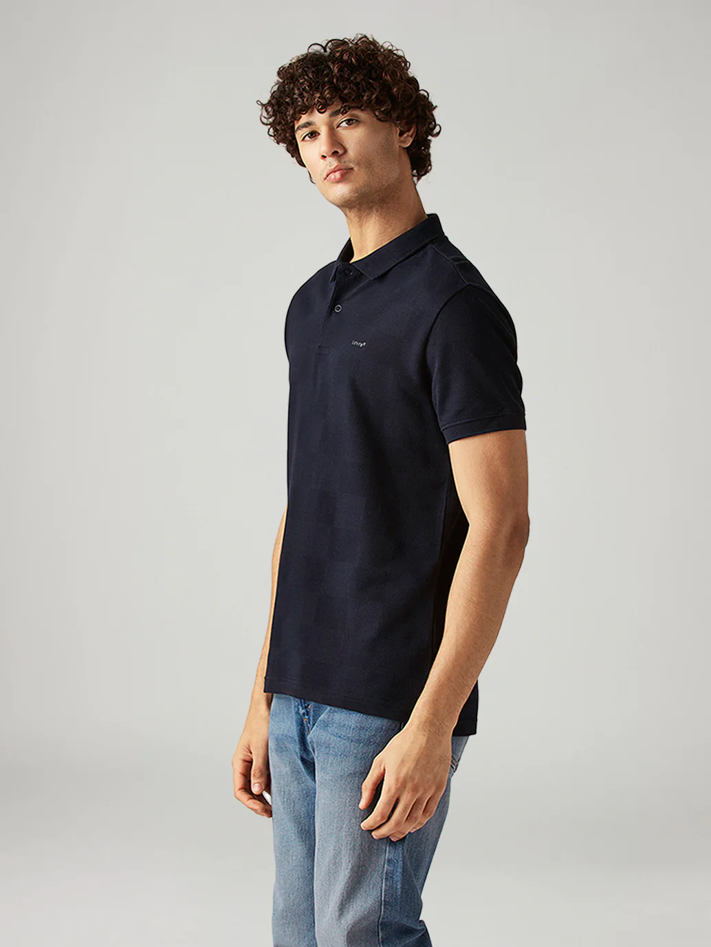 Men's Solid Slim Fit Textured T-Shirt - Image 5