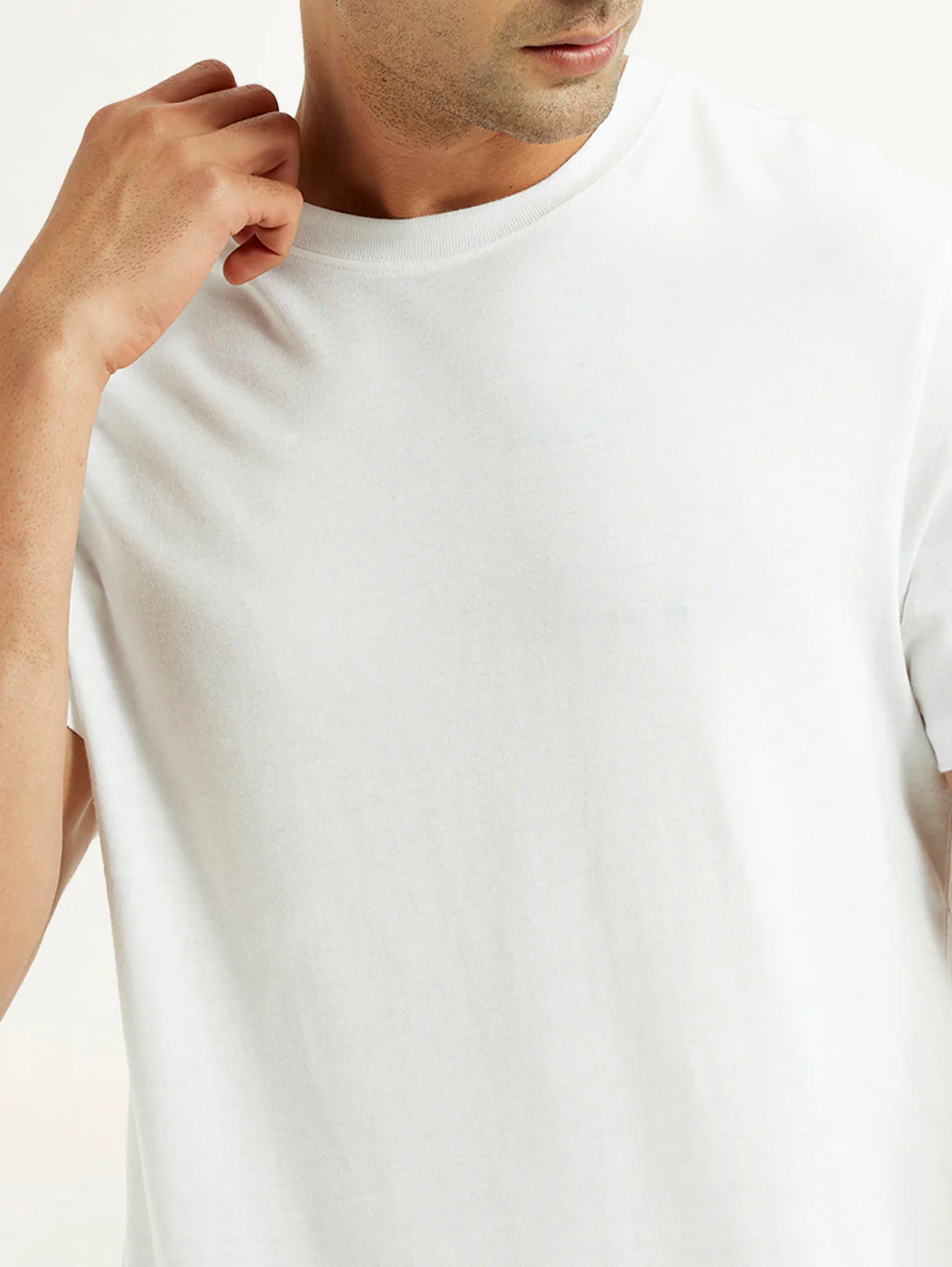 Men's Solid White Slim Fit T-Shirt - Image 4