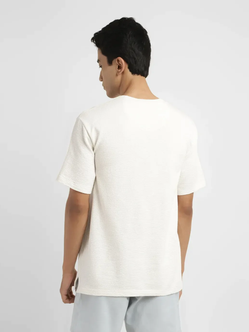 Men's Textured Round Neck T-shirt - Image 3