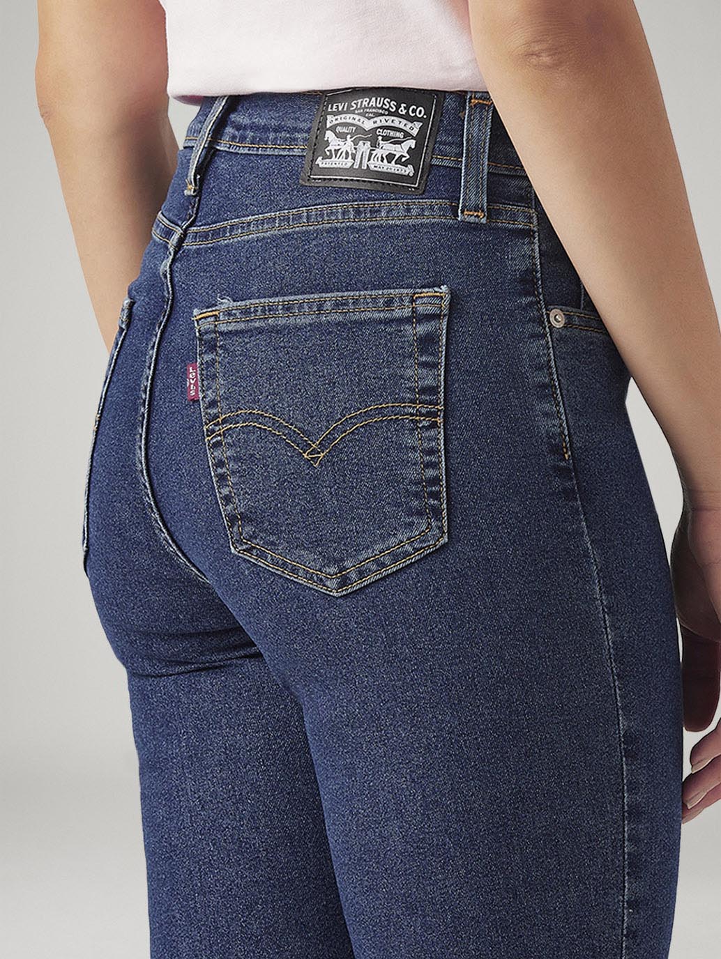 Women's 724 Med Indigo Slim Straight Fit High Rise Jeans - Image 5