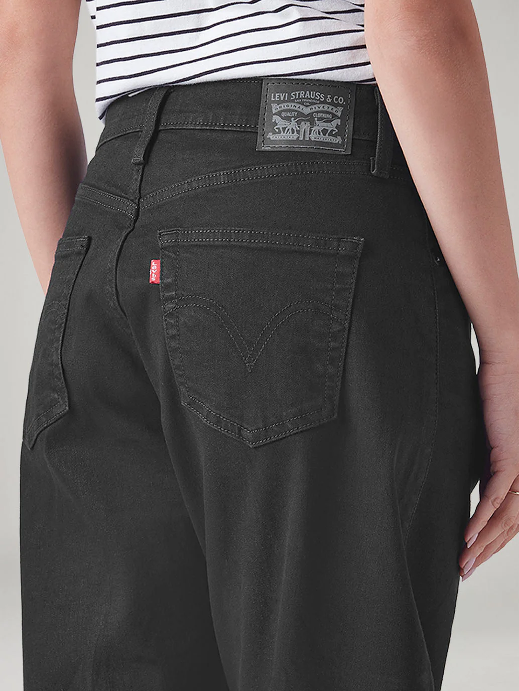 Women's Black Barrel Loose Fit Mid Rise Jeans - Image 5
