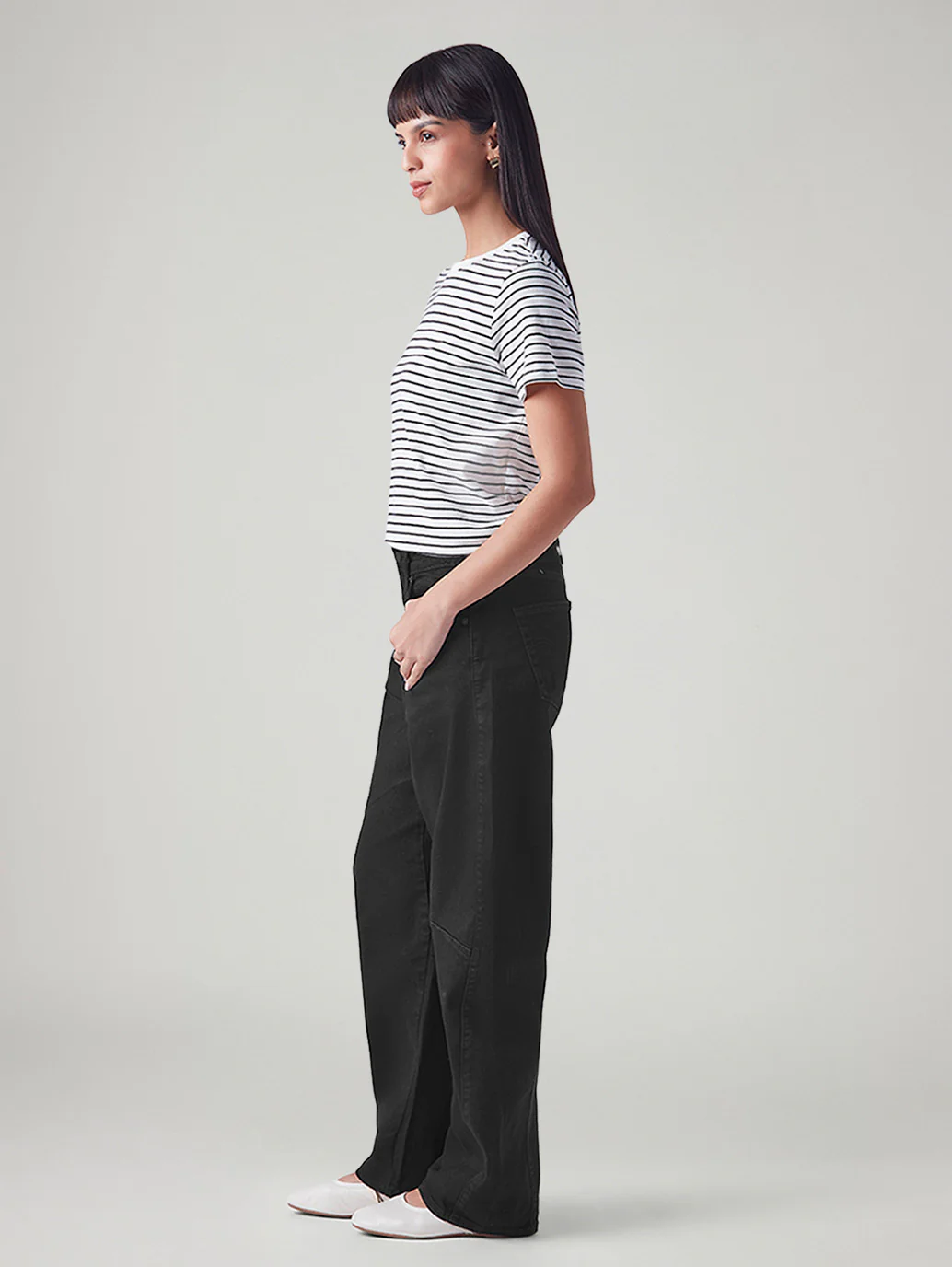 Women's Black Barrel Loose Fit Mid Rise Jeans - Image 6