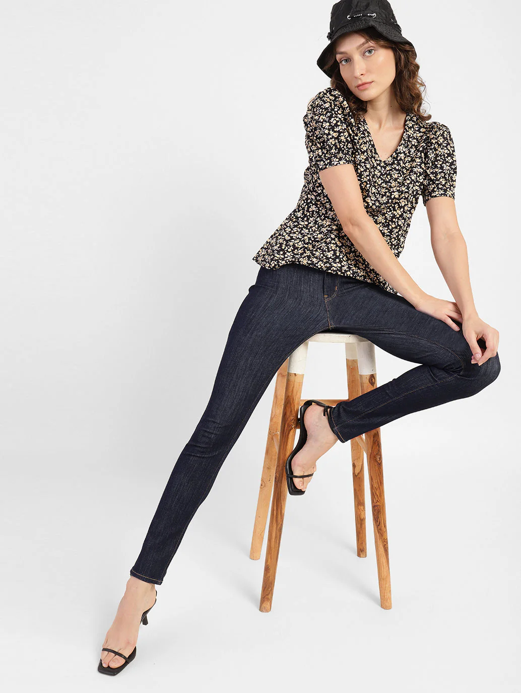 Women's 721 Blue Skinny Fit High Rise Jeans - Image 2