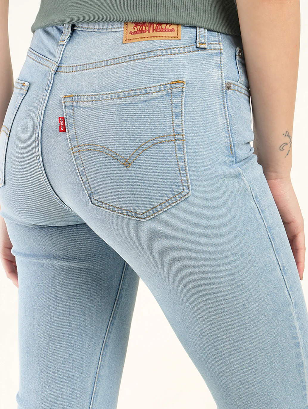 Women's 724 Blue Slim Straight Fit High Rise Jeans - Image 5