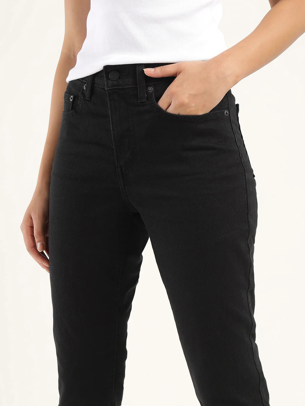 Women's 724 Black Slim Straight Fit High Rise Jeans - Image 5