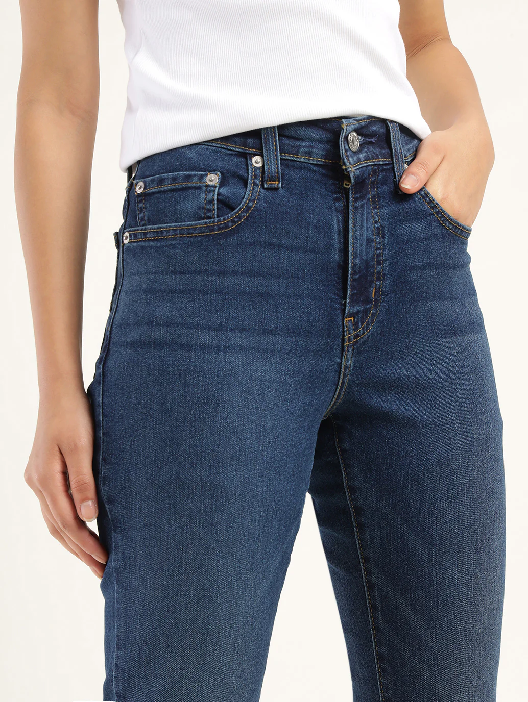 Women's 724 Blue Slim Straight Fit High Rise Jeans - Image 5