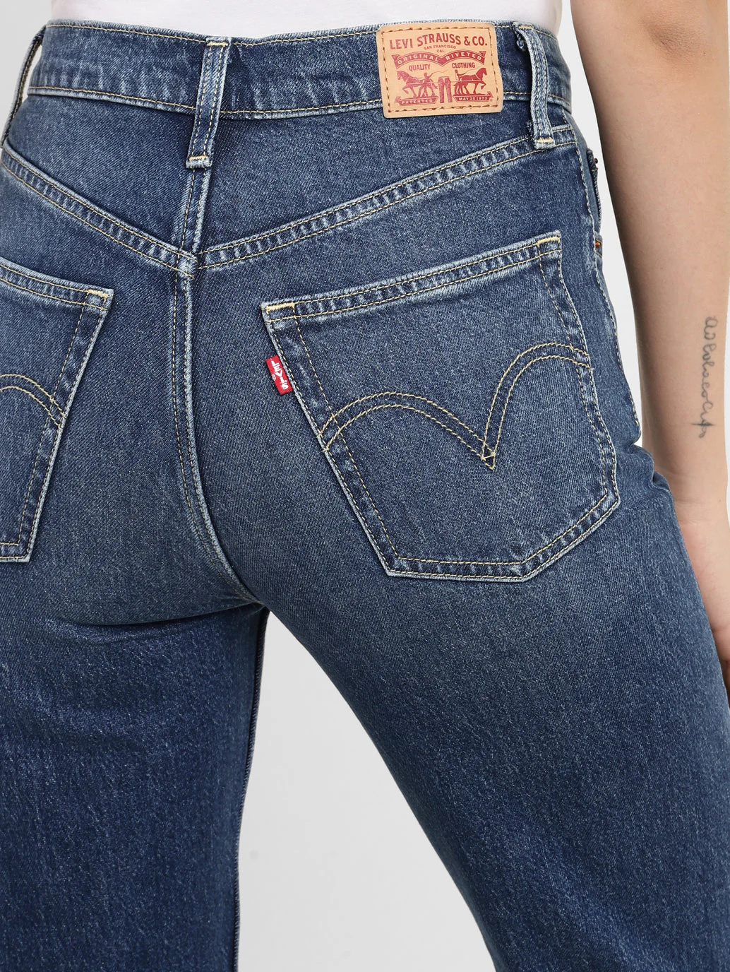 Women's 80s Mom Blue Loose Fit High Rise Jeans - Image 5