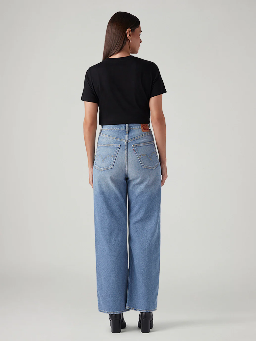 Women's Light Blue Loose Fit High Rise Jeans - Image 4