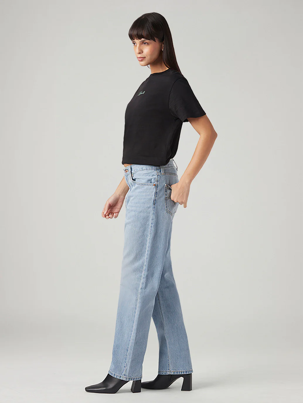 Women's Light Blue Loose Fit Mid Rise Easy Dad Jeans - Image 6
