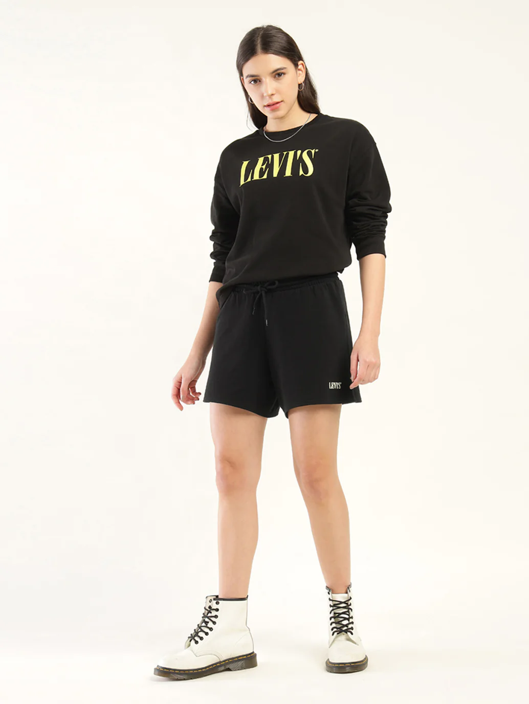 Women's Mid Rise Black Regular Fit Shorts