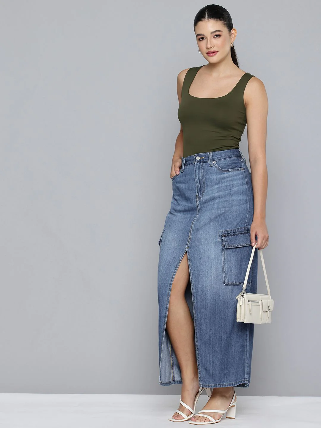 Women's Mid Rise Blue Solid Skirt - Image 4