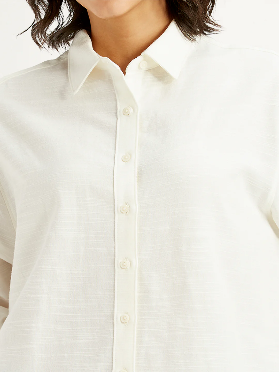 Women's Solid Relaxed Fit Shirt - Image 3