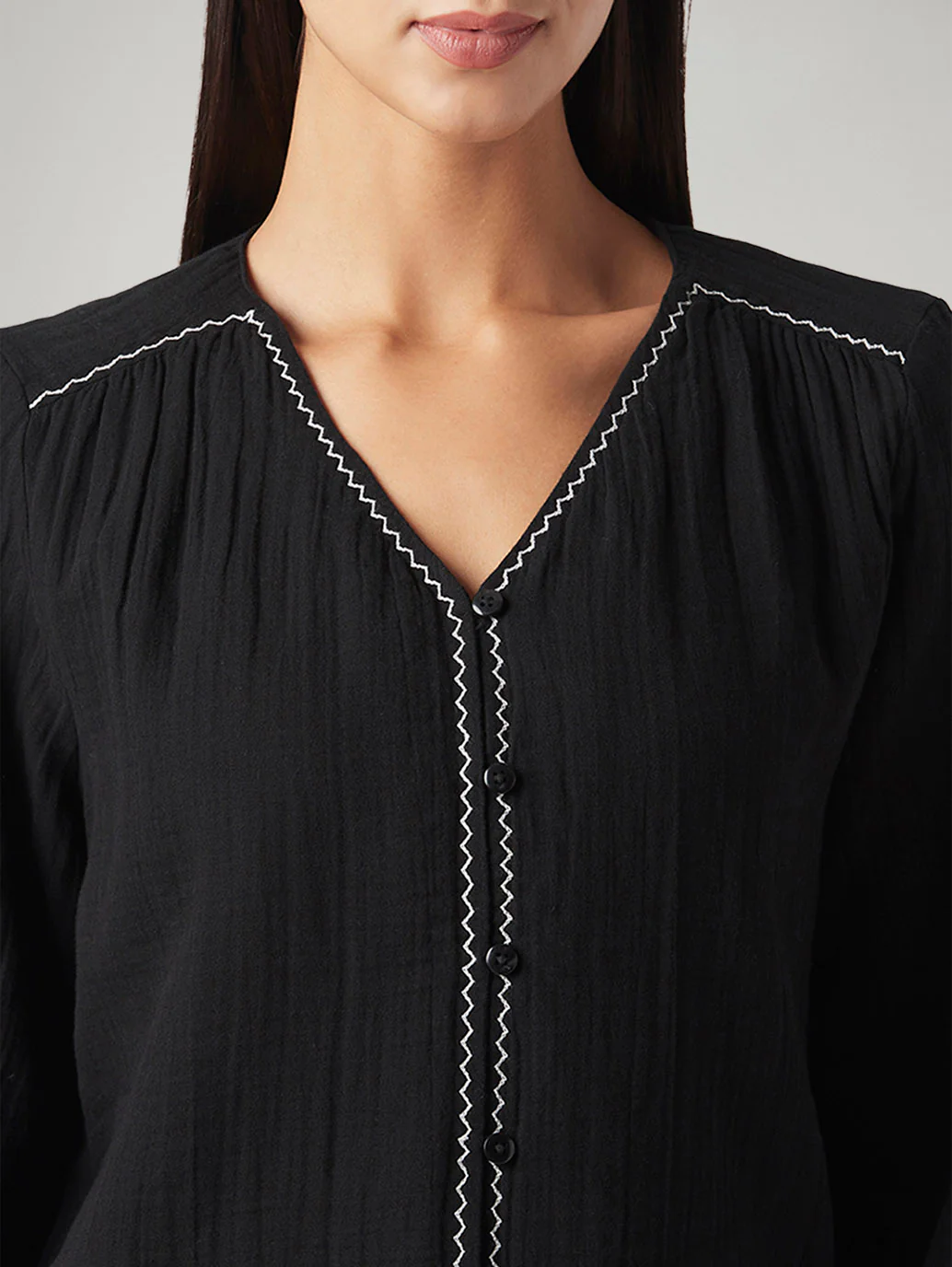 Women's Solid Regular Fit Top - Image 4