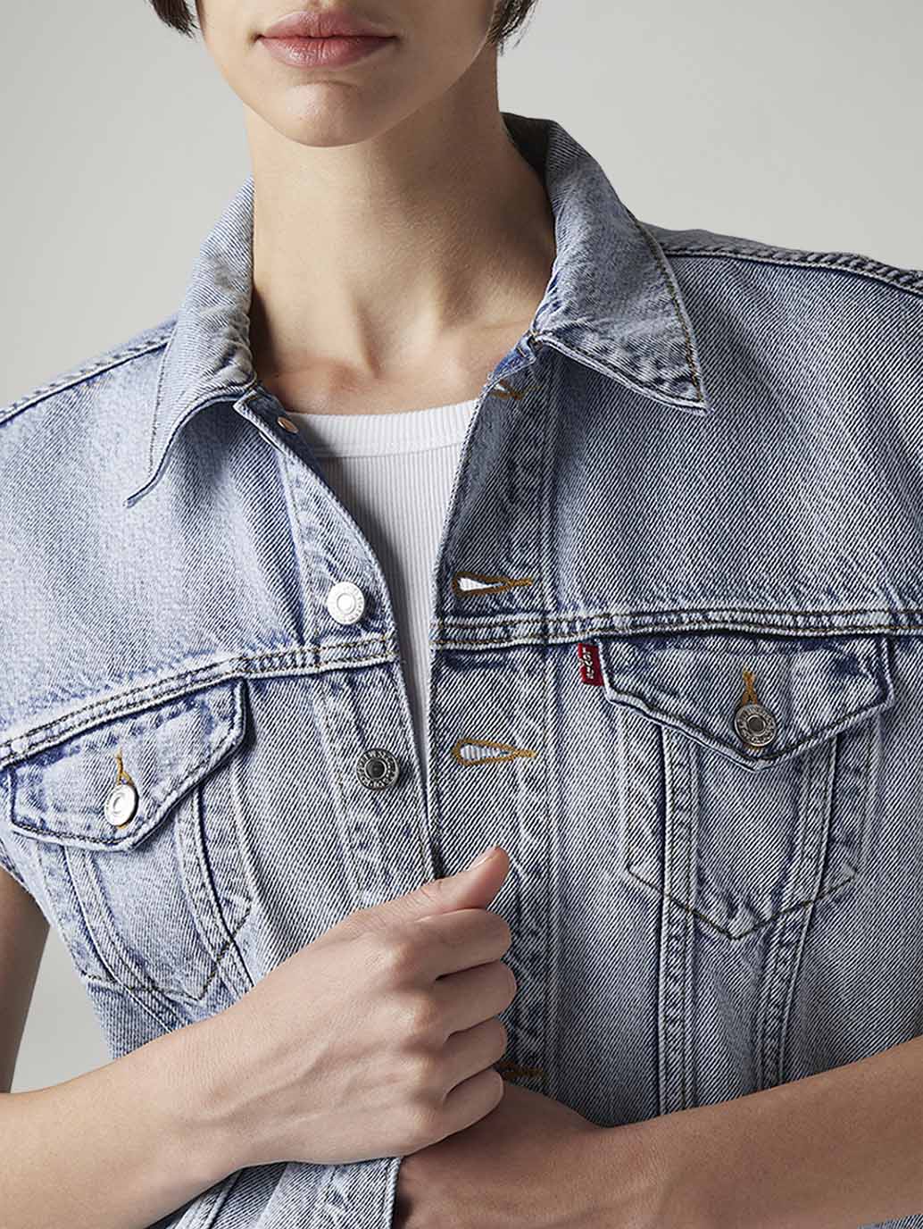 Women's Solid Regular Fit Jacket - Image 4