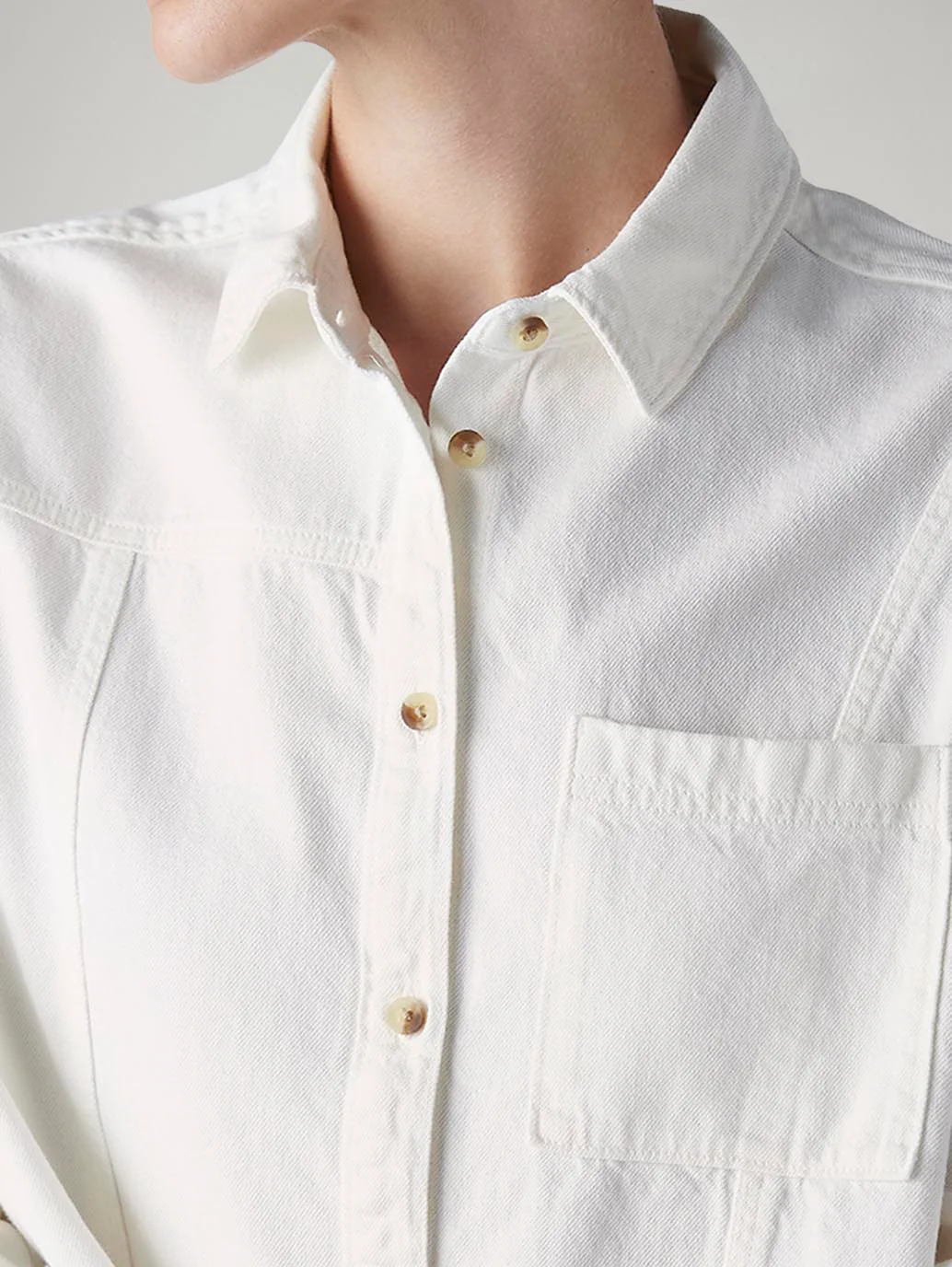 Women's Solid Regular Fit Shirt - Image 4