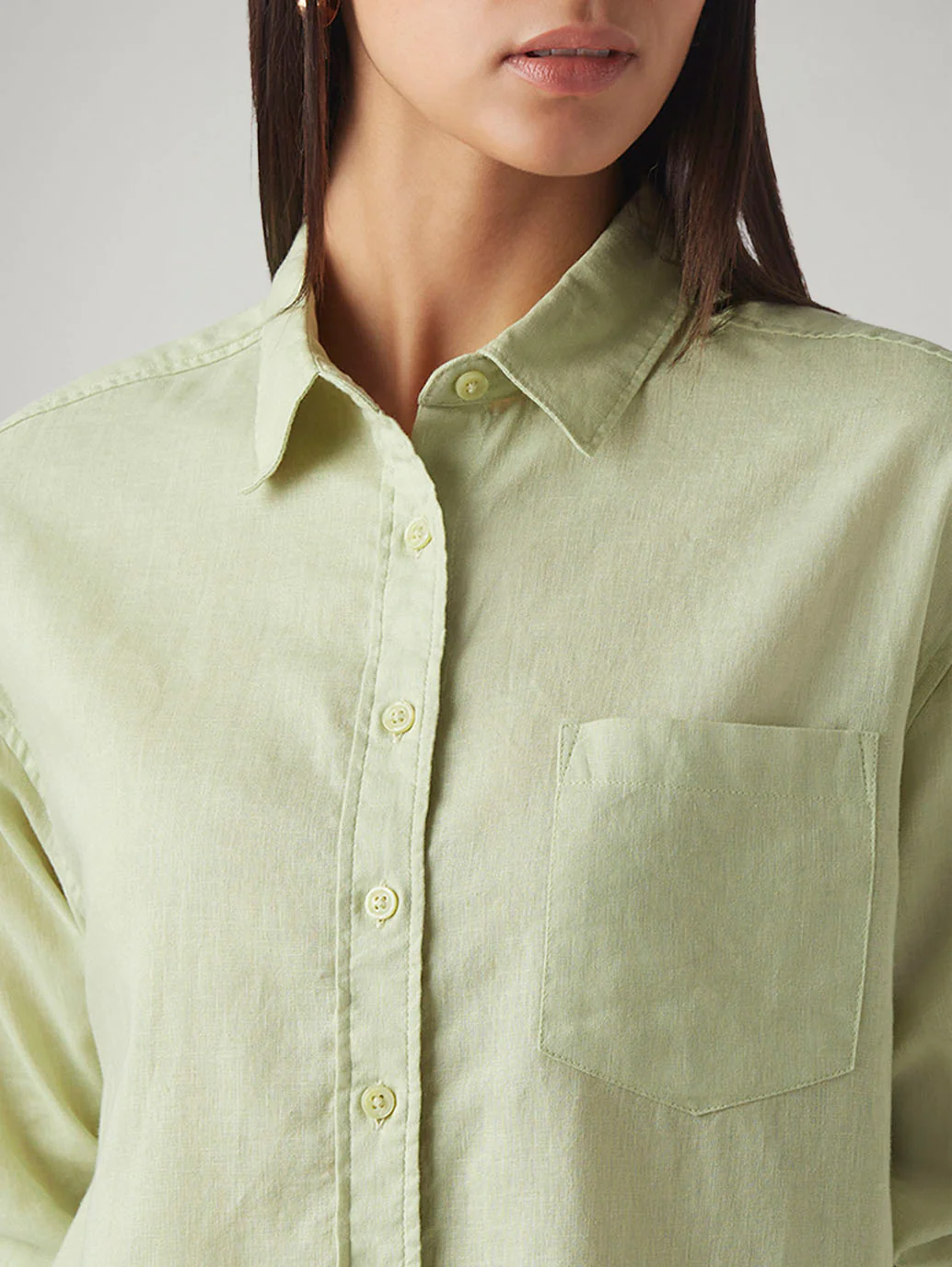 Women's Solid Relaxed Fit Linen Shirt - Image 3