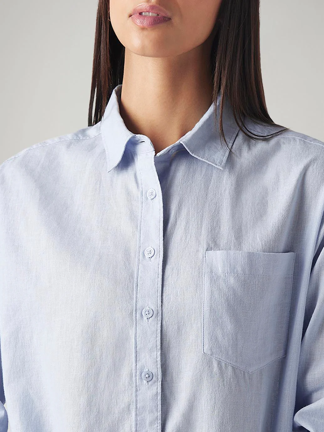 Women's Solid Relaxed Fit Linen Shirt - Image 3