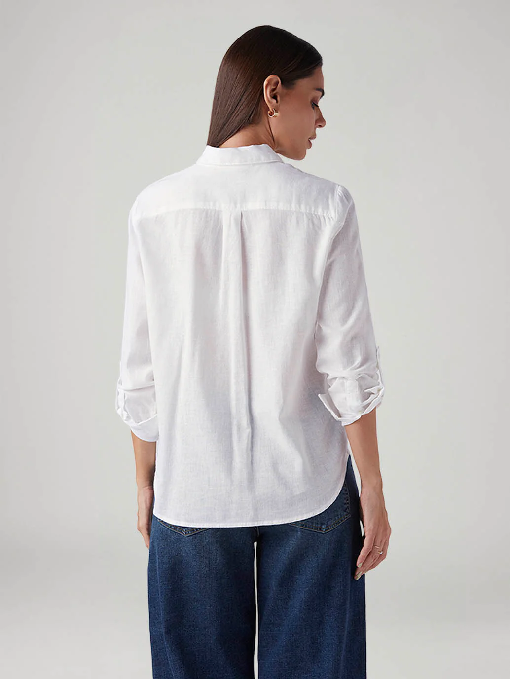 Women's Solid Relaxed Fit Linen Shirt - Image 3