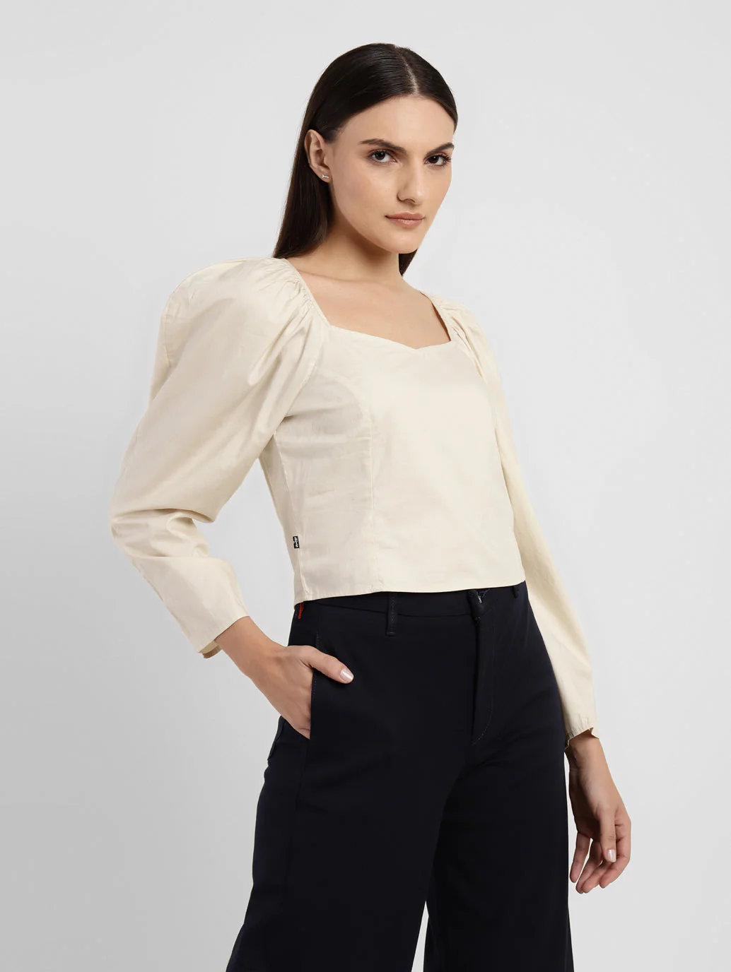 Women's Solid Sweet Heart Neck Top - Image 4