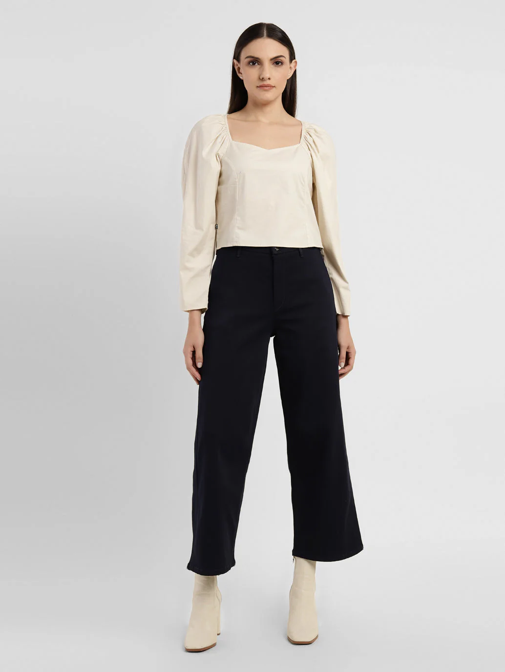 Women's Solid Sweet Heart Neck Top - Image 6