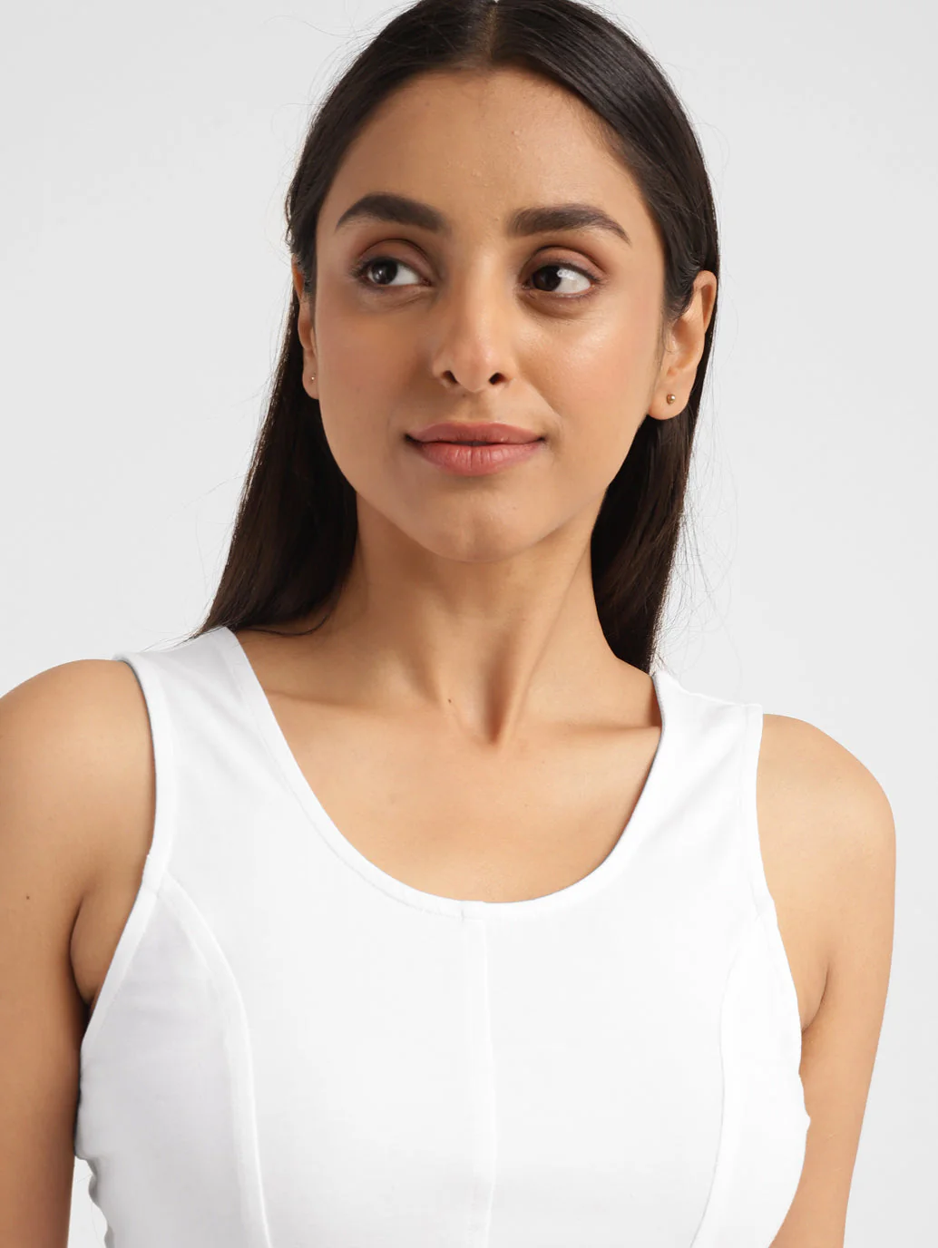 Women's Solid White Scoop Neck Crop Top - Image 4