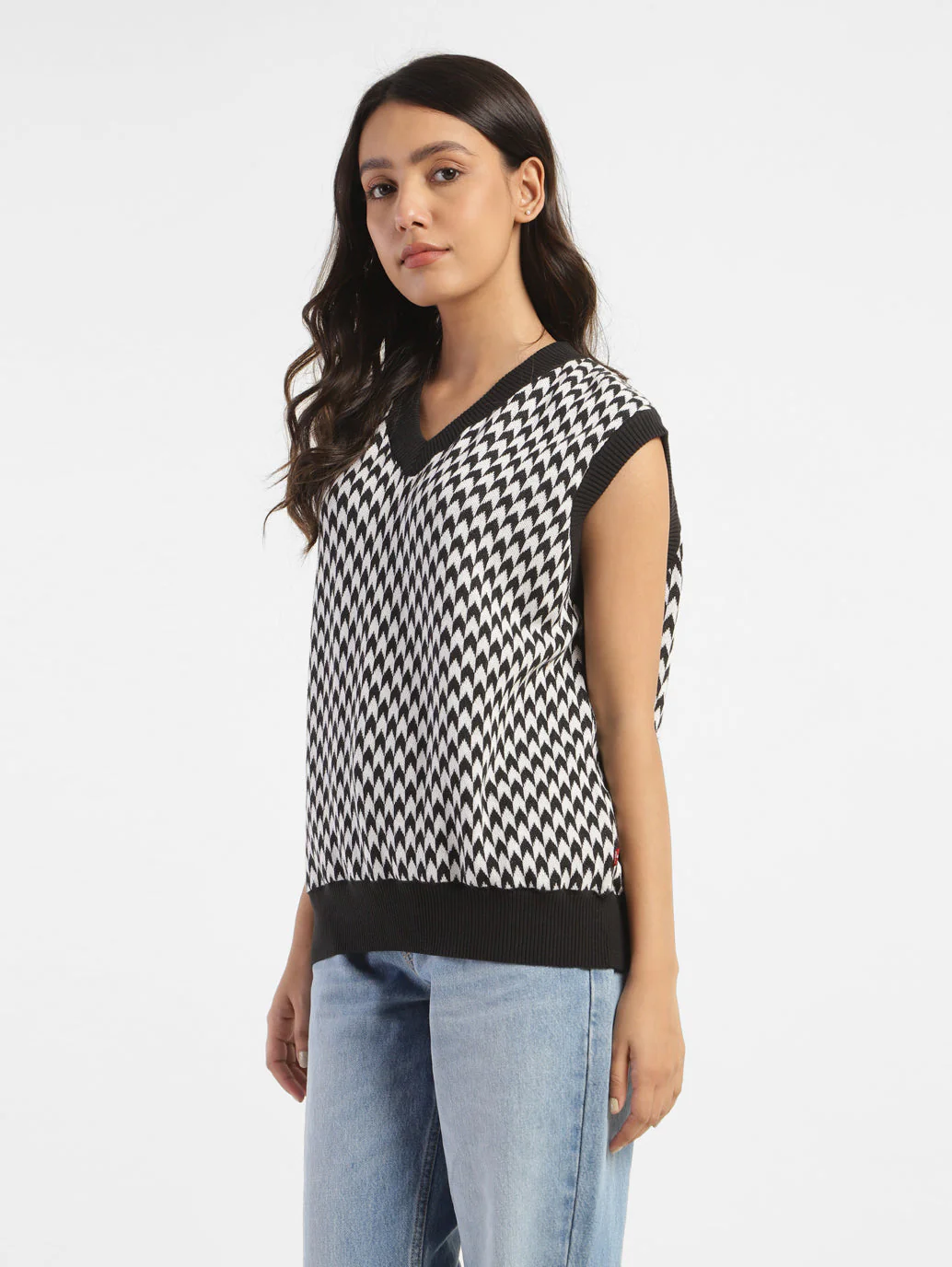 Women's V-Neck Checkered Sweater - Image 4