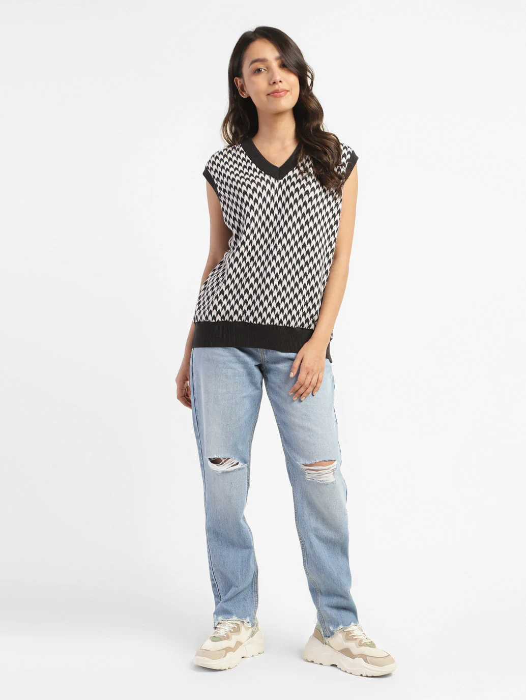 Women's V-Neck Checkered Sweater - Image 5